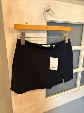 Aritzia Daphne Skort New with Tags